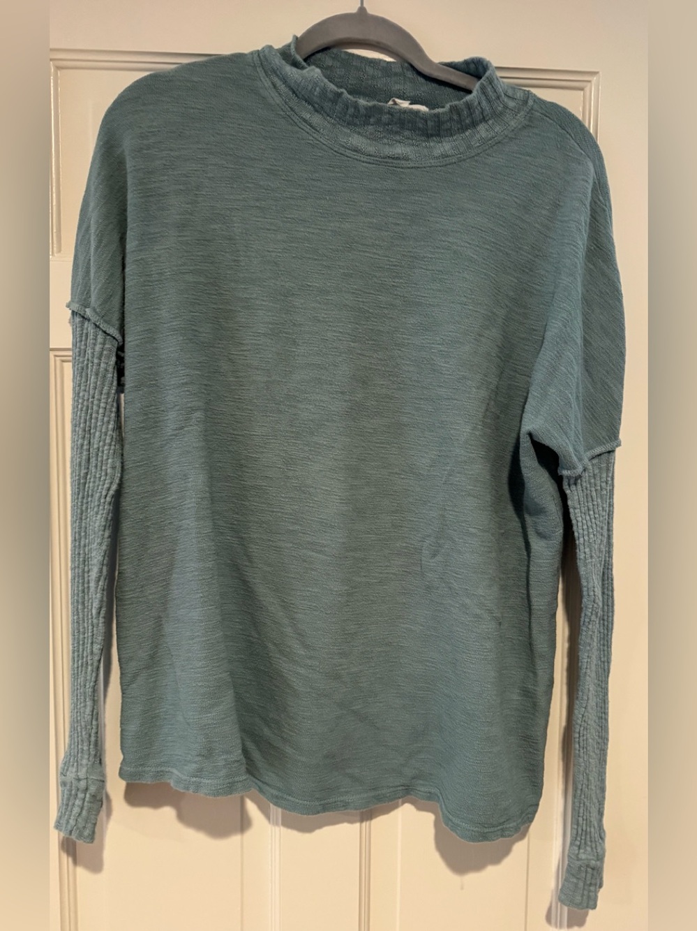 Women’s Crewneck Long-Sleeve Sweater in Slate Teal